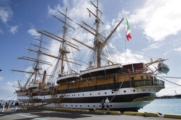 ‘Most beautiful ship in the world’ stops in Honolulu