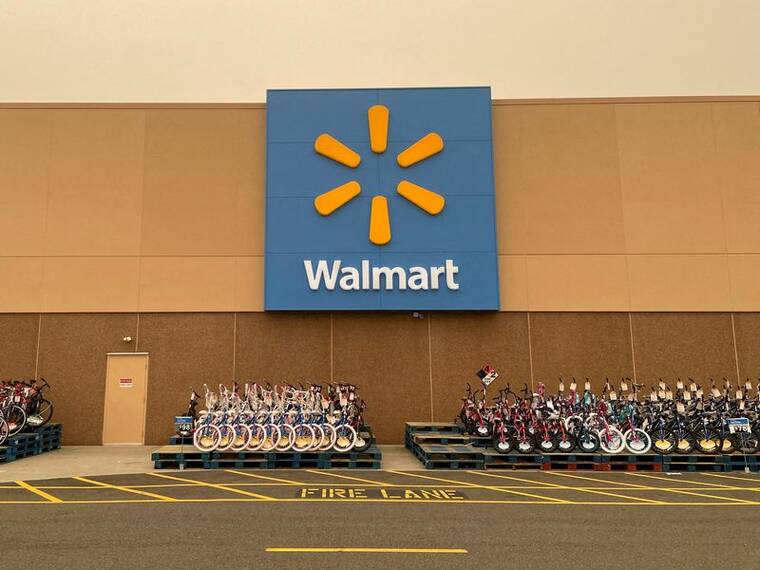 Walmart introduces new marketplace seller services for holiday incentives