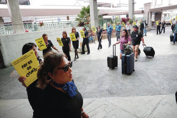 United flight attendants OK strike, but feds get the final say