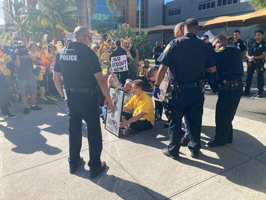 Honolulu police arrest 10 demonstrators outside Kapi‘olani hospital; talks to resume Tuesday