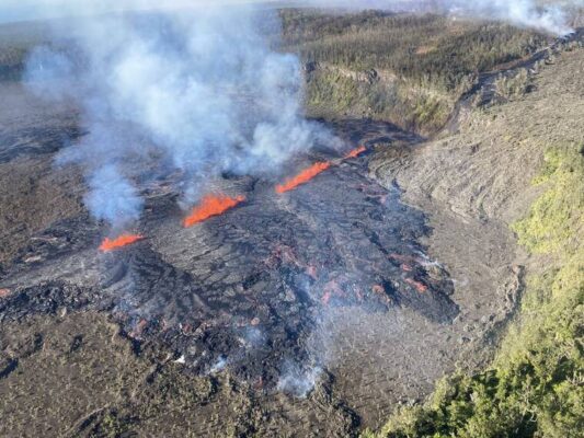 Kilauea eruption intensifies along with hazards to park visitors