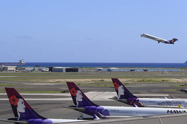 Man pleads guilty in assault of 2 Hawaiian Air attendants