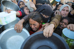 Gazans scramble to receive food amid a hunger crisis