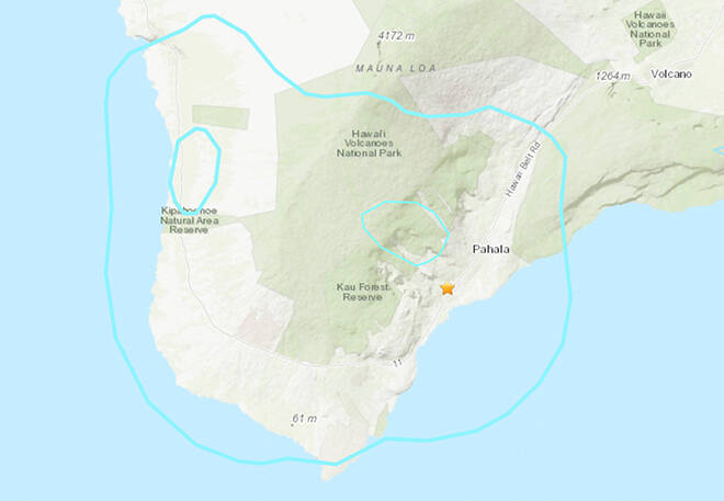 A 4.8 magnitude earthquake shakes the southeast side of Mauna Loa