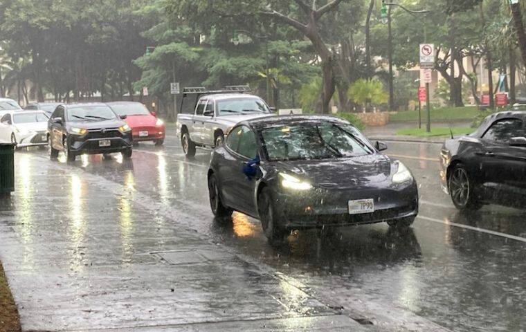 Flood warning canceled for Oahu as rains ease