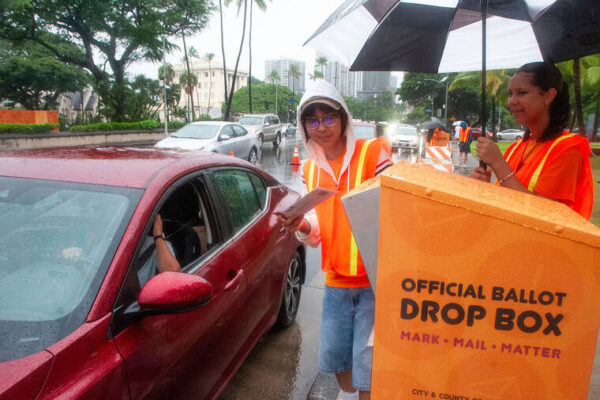 Hawaii residents stand in rain, long lines, to cast ballots