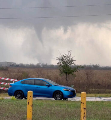 Storms delay thousands of flights across U.S.; deadly tornado hits Texas