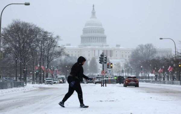 First major U.S. storm of year hammers Mid-Atlantic states