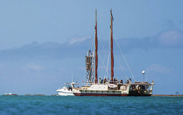 Hokule‘a resumes islandwide  tour with stop at Pearl Harbor