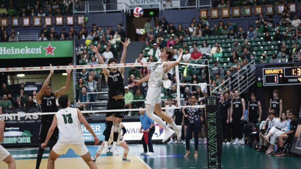 Finn Kearney’s switch to outside hitter adds to UH volleyball team’s firepower