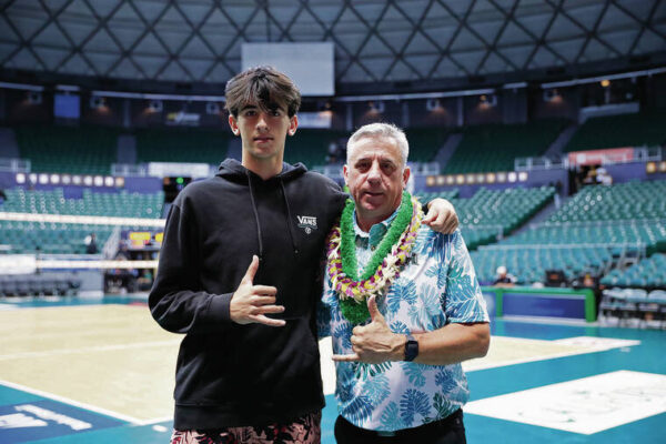 Kainoa Wade makes Hawaii debut in sweep of Harvard