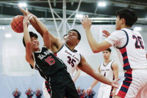 No. 1 Saint Louis pulls away late to upend No. 7 ‘Iolani