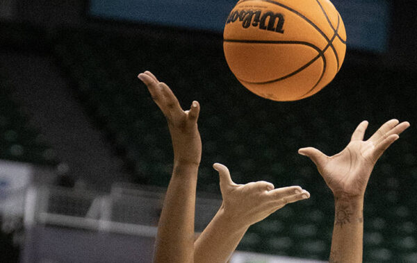 Rainbow Wahine take care of business in 61-47 win over Highlanders