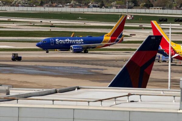 Southwest jet aborts landing to avoid runway collision in Chicago