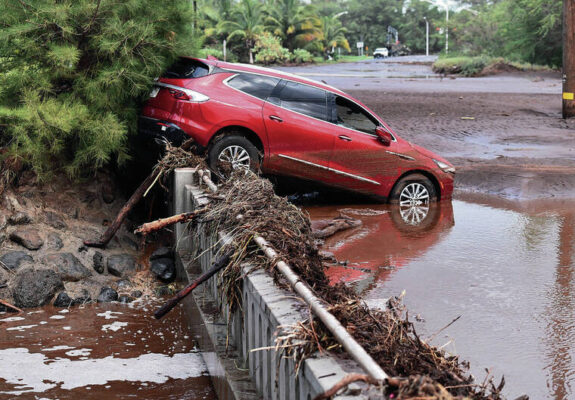 Crews clean up debris after storm ravages Hawaiian islands