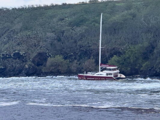 Grounded catamaran at Honolua Bay stuck for at least another week