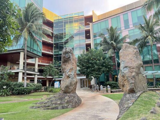 University of Hawaii Cancer Center and Queen’s to collaborate on oncology clinic