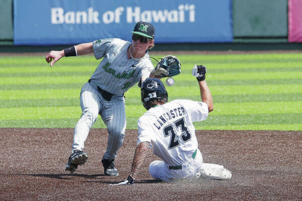 Hawaii baseball sweeps doubleheader against Marshall