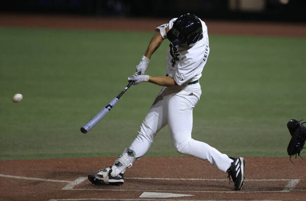 Hawaii baseball beats Wichita State